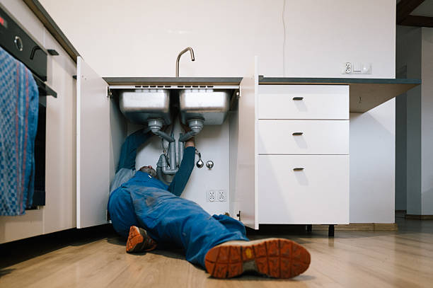 Professional Leak Detection technician working in University Park, IL
